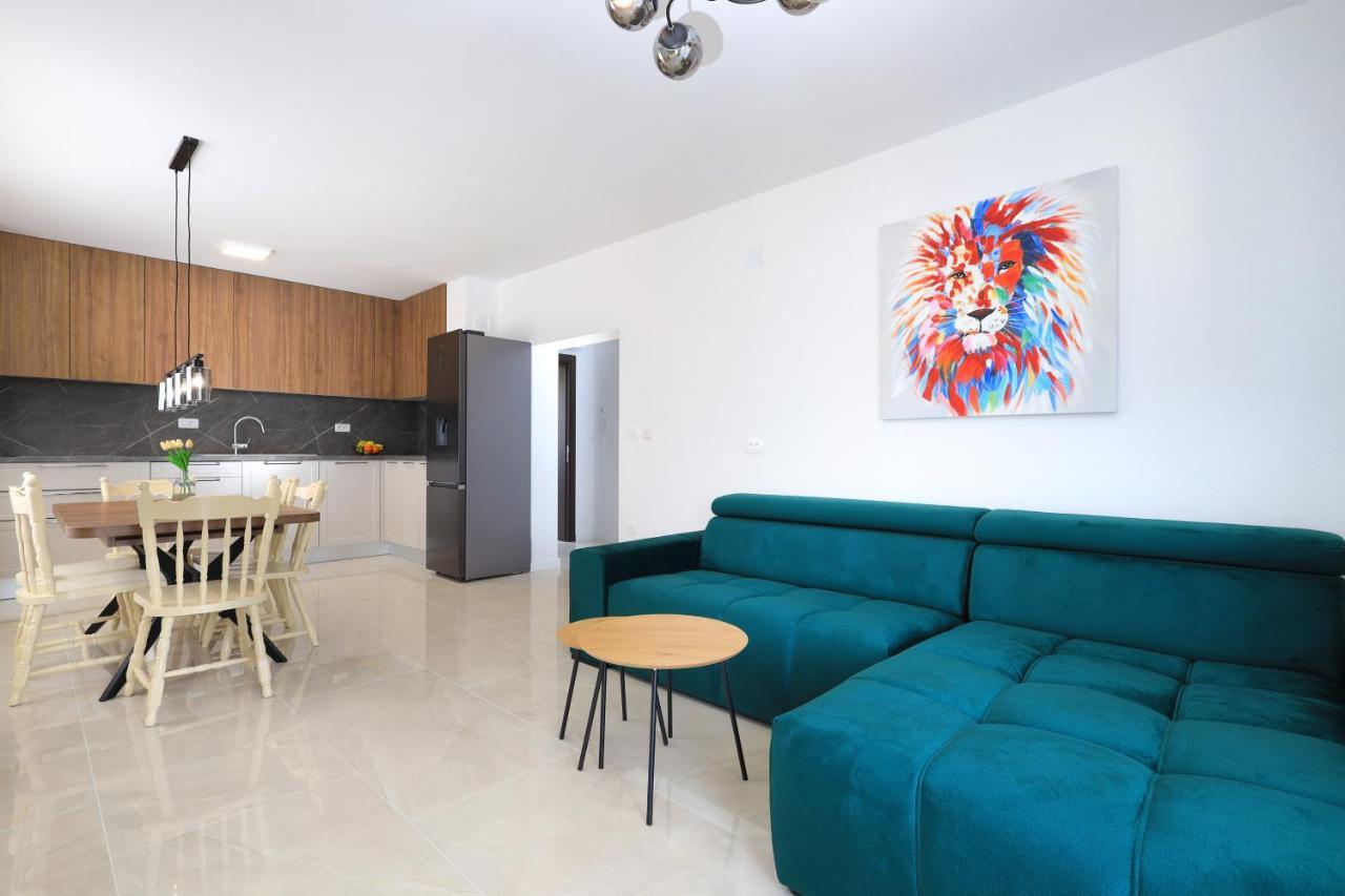 Bonaca Apartments With Terrace And Private Parking Kaštela Zewnętrze zdjęcie