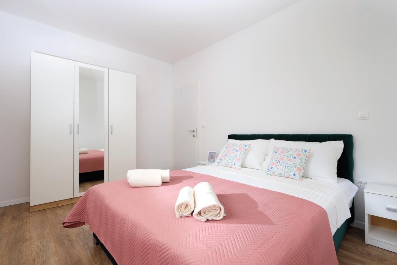 Bonaca Apartments With Terrace And Private Parking Kaštela Zewnętrze zdjęcie