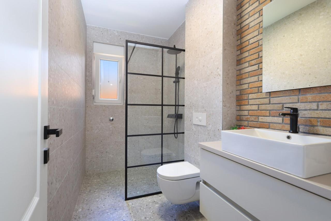 Bonaca Apartments With Terrace And Private Parking Kaštela Zewnętrze zdjęcie
