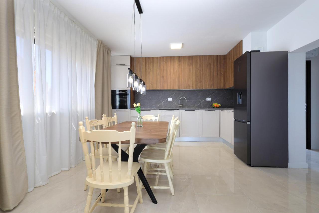 Bonaca Apartments With Terrace And Private Parking Kaštela Zewnętrze zdjęcie